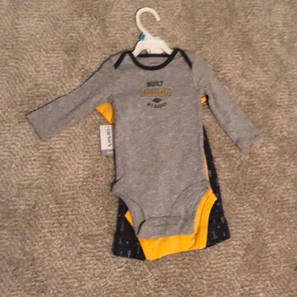 3 piece baby outfit - Carter’s